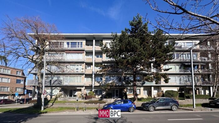 GERENOVEERD APPARTEMENT MET 2 SLAAPKAMERS, 2 KELDERS EN STAANPLAATS - IMMO BPC