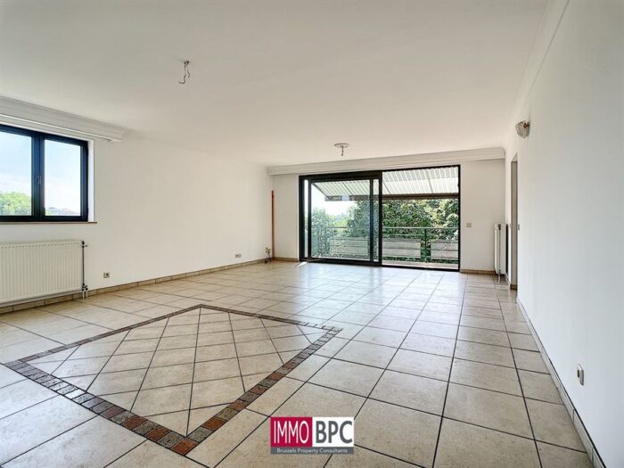 Licht appartement met 3 slaapkamers en inbegrepen garagebox. - IMMO BPC