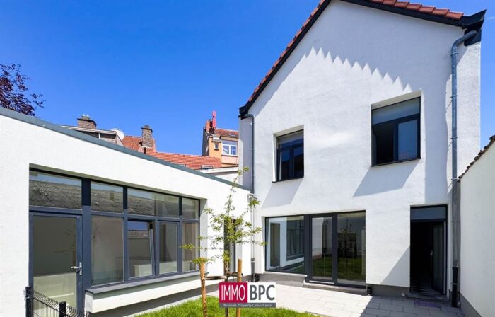 Ruime en energiezuinig gerenoveerde woning met zonnige tuin - IMMO BPC