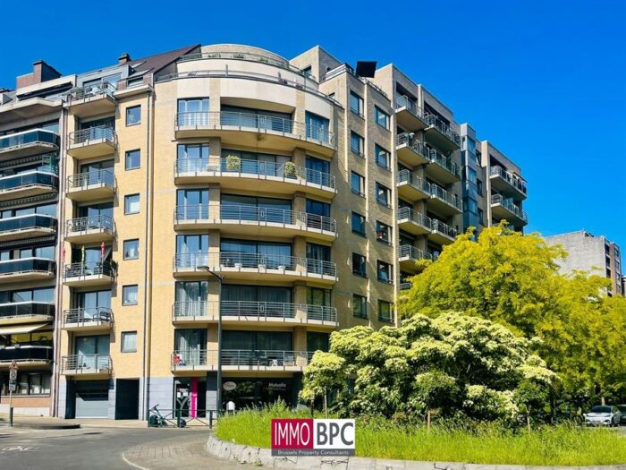 Lichtrijk en ruim appartement met 3 slaapkamers, terras en autostaanplaats - IMMO BPC