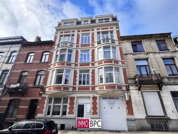 Appartement van 83 m² is gelegen in een prachtig gebouw uit de belle époque - IMMO BPC