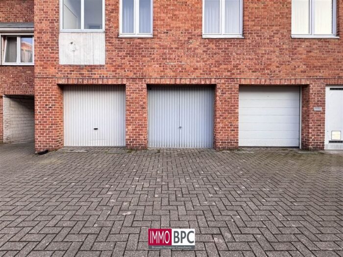 Grand box de garage 20m² – quartier Karreveld - IMMO BPC