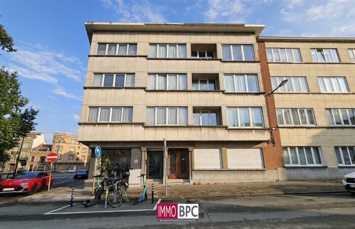 Lichtrijk gelijkvloers appartement van 72 m² met ruim terras van 25 m² - IMMO BPC