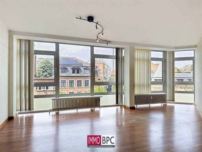 Une occasion unique de créer le loft de vos rêves – 152 m² à proximité de Tour & Taxis - IMMO BPC
